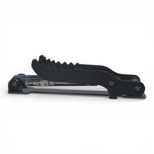 Deget hidraulic Bobcat E08 montat pe miniexcavator pentru manipulare pietre
